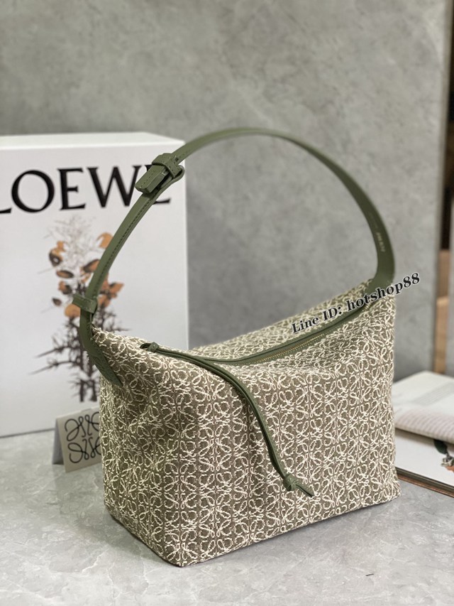 Loewe專櫃2022新款大號便當包飯盒包 羅意威Cubi Anagram腋下包 lyw1337